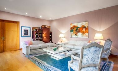 Casa mediterránea, con gran jardín. Golf de Manquehue