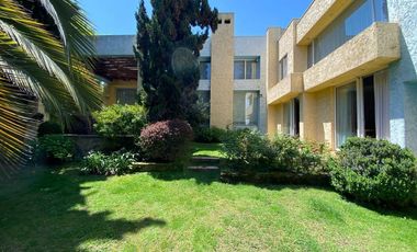 Casa mediterránea, con gran jardín. Golf de Manquehue