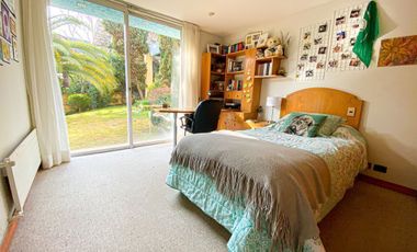 Casa mediterránea, con gran jardín. Golf de Manquehue