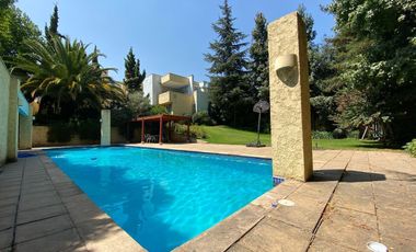 Casa mediterránea, con gran jardín. Golf de Manquehue