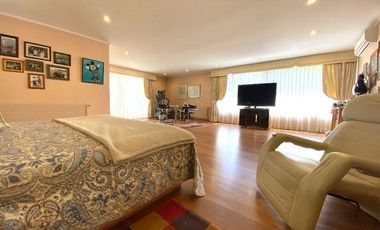 Casa mediterránea, con gran jardín. Golf de Manquehue