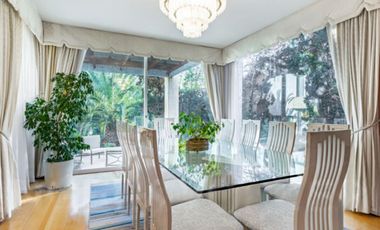 Casa mediterránea, con gran jardín. Golf de Manquehue