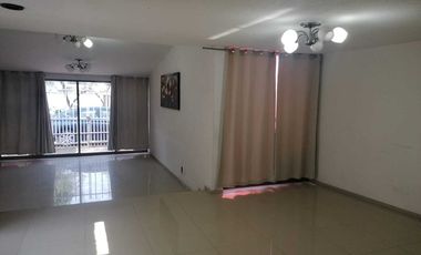 Hermosa casa con lindo salón para eventos.