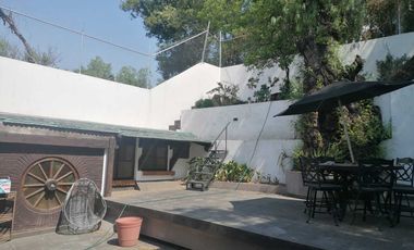 Hermosa casa con lindo salón para eventos.