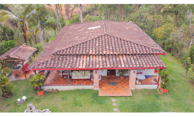 Venta de Finca de Uso Mixto Vereda Hojas Anchas