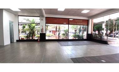 SE ALQUILA LOCAL ESQUINERO >>ZONA BANCARIA<<