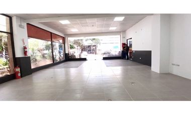 SE ALQUILA LOCAL ESQUINERO >>ZONA BANCARIA<<