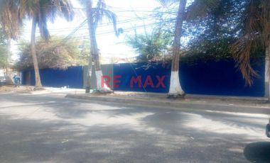 ¡Excelente Oportunidad de Inversión en el Corazón de Piura!

Te presento un terreno de 880 m² con 27 metros de frente, ubicado estratégicamente en A