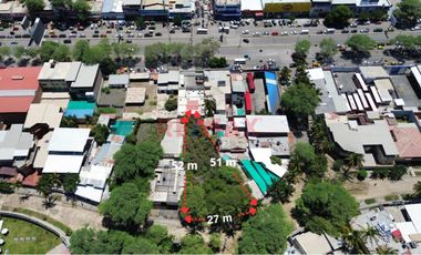 ¡Excelente Oportunidad de Inversión en el Corazón de Piura!

Te presento un terreno de 880 m² con 27 metros de frente, ubicado estratégicamente en A