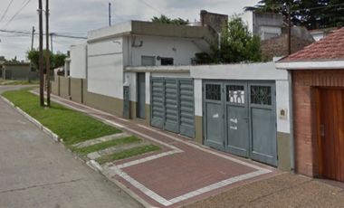 Casa para 2 Familias en venta en Bernal Oeste