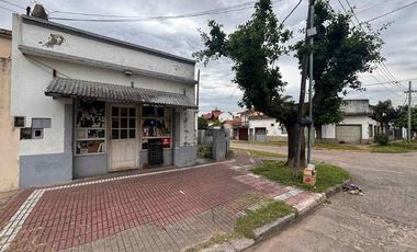 Casa para 2 Familias en venta en Bernal Oeste