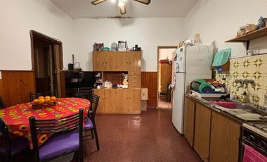 Casa para 2 Familias en venta en Bernal Oeste
