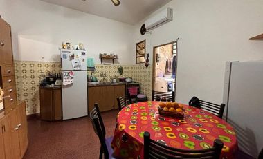 Casa para 2 Familias en venta en Bernal Oeste