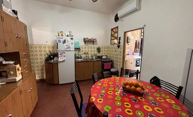 Casa para 2 Familias en venta en Bernal Oeste