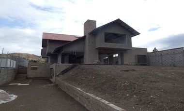 Villa Casa Edificio de venta en Challuabamba – código:11375