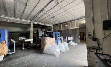 Alquilo Extraordinaria bodega en Milla 8  3500m2