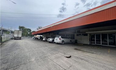 Alquilo Extraordinaria bodega en Milla 8  3500m2