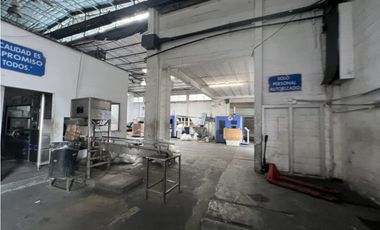 Alquilo Extraordinaria bodega en Milla 8  3500m2
