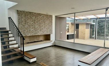 casa en venta en villa de los pinos. Cod V6008