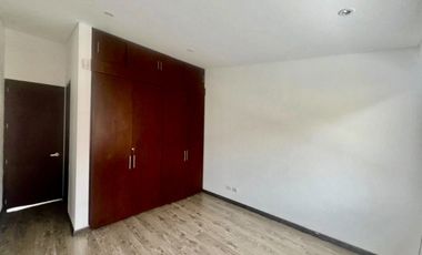 casa en venta en villa de los pinos. Cod V6008