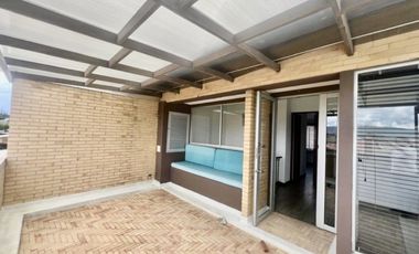 casa en venta en villa de los pinos. Cod V6008