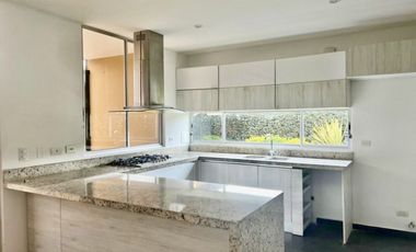 casa en venta en villa de los pinos. Cod V6008