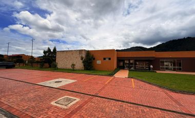 casa en venta en villa de los pinos. Cod V6008