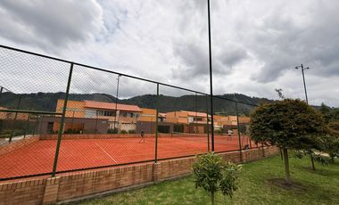 casa en venta en villa de los pinos. Cod V6008