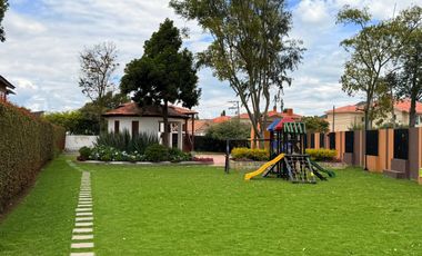 casa en venta en villa de los pinos. Cod V6008