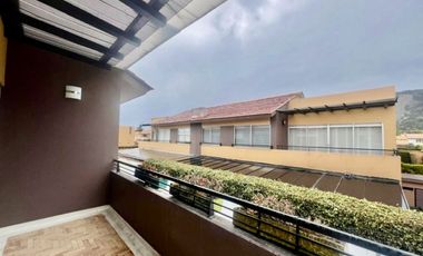 casa en venta en villa de los pinos. Cod V6008