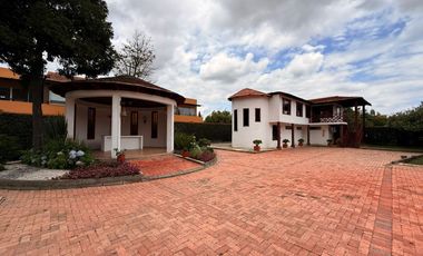 casa en venta en villa de los pinos. Cod V6008