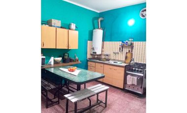 TINOGASTA 292 esquina Almeyra (Casa y departamento)