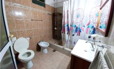 TINOGASTA 292 esquina Almeyra (Casa y departamento)