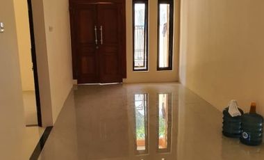 Rumah Baru Strategis Dekat Alun-Alun Nganjuk Jawa Timur