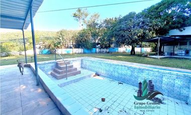 VENDO CABAÑA EN LOTE 1295 M2  CON QUEBRADA- BOQUETE
