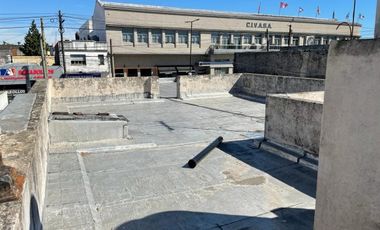 Casa con depÃ³sito en venta