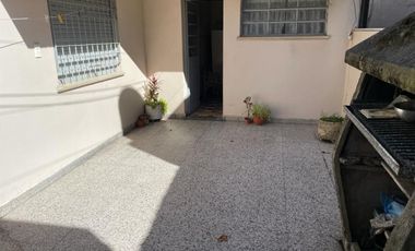 Casa con depÃ³sito en venta
