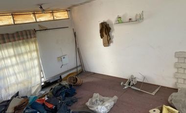 Casa con depÃ³sito en venta