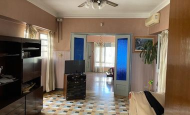 Casa con depÃ³sito en venta