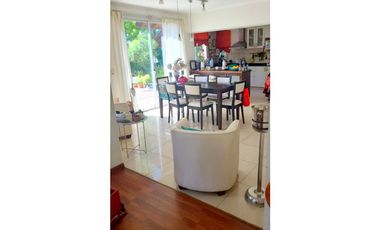 VENTA / CHALET 4 AMB. PISCINA, DOS LOTES/ MAR DEL PLATA