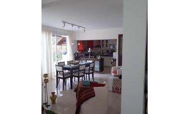VENTA / CHALET 4 AMB. PISCINA, DOS LOTES/ MAR DEL PLATA