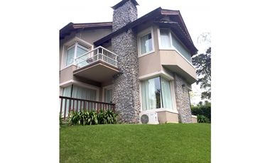 VENTA / CHALET 4 AMB. PISCINA, DOS LOTES/ MAR DEL PLATA