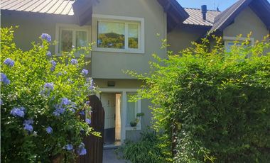 VENTA / CHALET 4 AMB. PISCINA, DOS LOTES/ MAR DEL PLATA