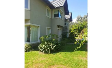 VENTA / CHALET 4 AMB. PISCINA, DOS LOTES/ MAR DEL PLATA