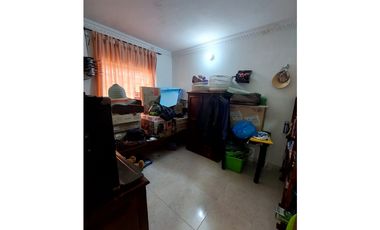 VENTA DE CASA EN LA MARGEN IZQUIERDA DE  MONTERA