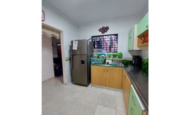 VENTA DE CASA EN LA MARGEN IZQUIERDA DE  MONTERA