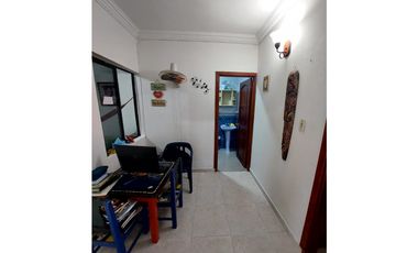 VENTA DE CASA EN LA MARGEN IZQUIERDA DE  MONTERA