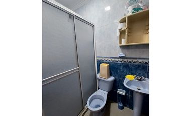 VENTA DE CASA EN LA MARGEN IZQUIERDA DE  MONTERA