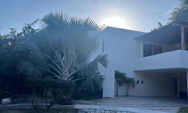 Hermosa Residencia en Privada Yucatán Country Club