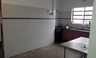 CASA DE 4 AMBIENTES CON PATIO Y TERRAZA, JOSE LEON SUAREZ